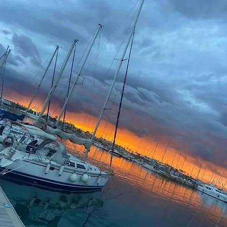 Hospedate En Un Velero En La Marina Sur De