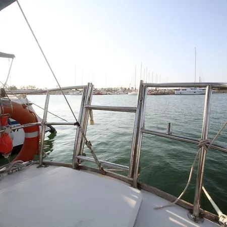 Hotel en barco Hospedate En Un Velero En La Marina Sur De Valencia