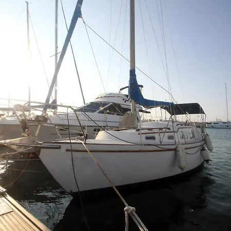 Hospedate En Un Velero En La Marina Sur De Valencia