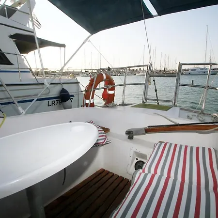 Hospedate En Un Velero En La Marina Sur De Botel Valencia
