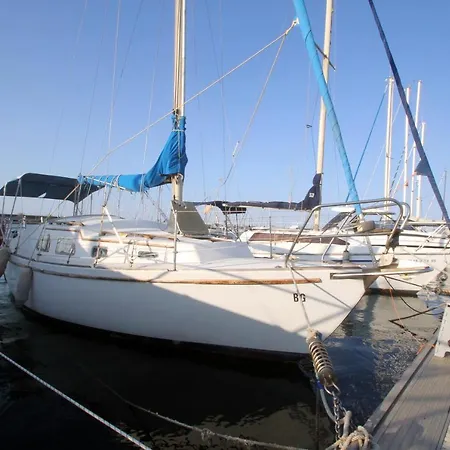 Hospedate En Un Velero En La Marina Sur De Botel
