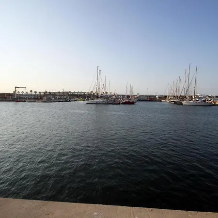 Hospedate En Un Velero En La Marina Sur De Botel Valencia