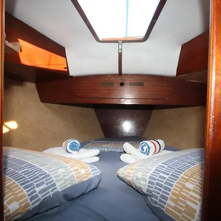 Hospedate En Un Velero En La Marina Sur De Botel Valencia